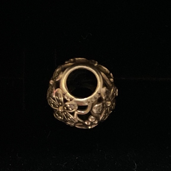 Authentic Pandora dazzling daisy floral vine silver and crystal charm 🌸 - Picture 4 of 4